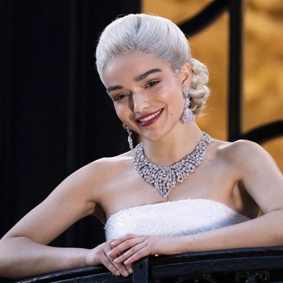 Rachel Zegler serenades the crowd for free in a new London production of 'Evita'